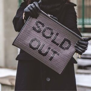 Zara “sold out” logo. Pouch
